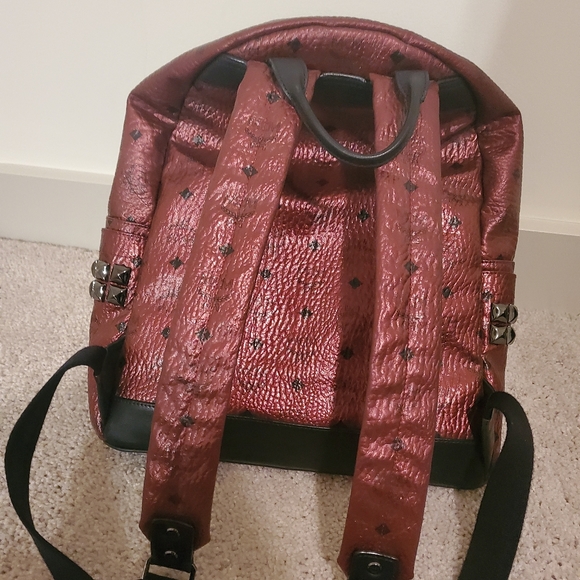 mcm metallic red backpack - Picture 3 of 8